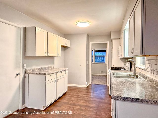 1319 Hillcrest Street, Lansing, MI 48910