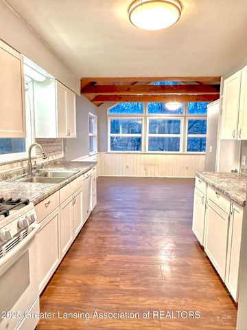 1319 Hillcrest Street, Lansing, MI 48910