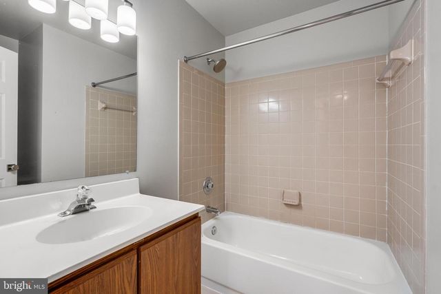 5661 THORNDYKE CT, Centreville, VA 20120