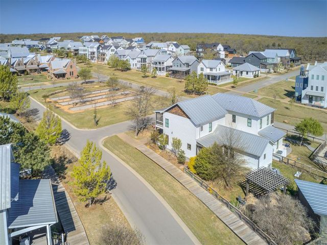 40 Redbud Street, Carlton Landing, OK 74432