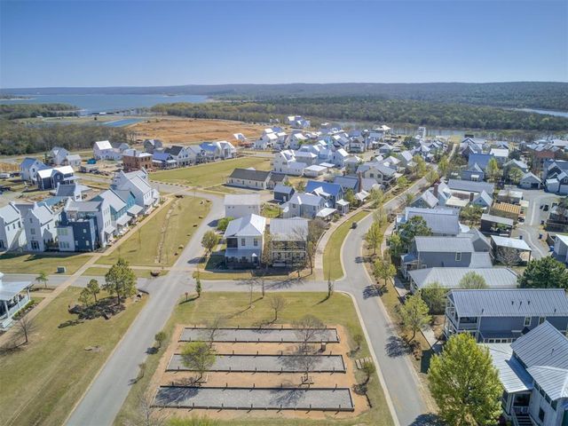 40 Redbud Street, Carlton Landing, OK 74432