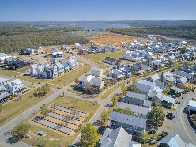 40 Redbud Street, Carlton Landing, OK 74432