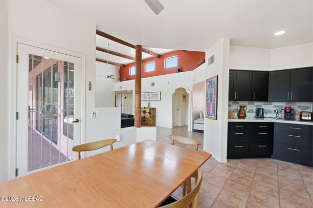 1097 W Corte Del Pintor, Green Valley, AZ 85614