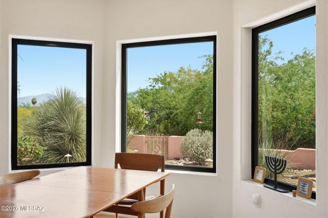 1097 W Corte Del Pintor, Green Valley, AZ 85614