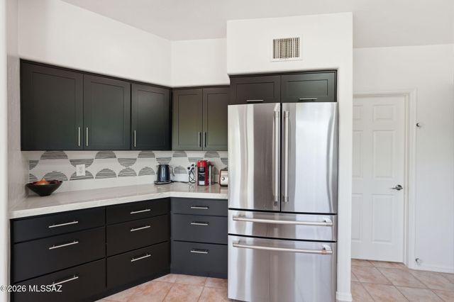 1097 W Corte Del Pintor, Green Valley, AZ 85614