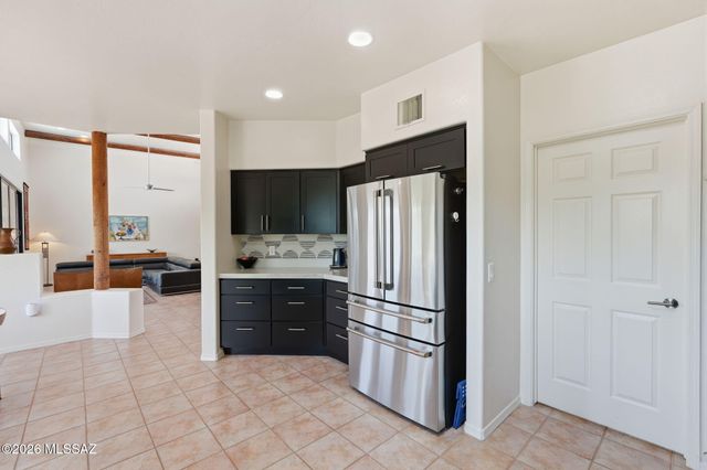 1097 W Corte Del Pintor, Green Valley, AZ 85614