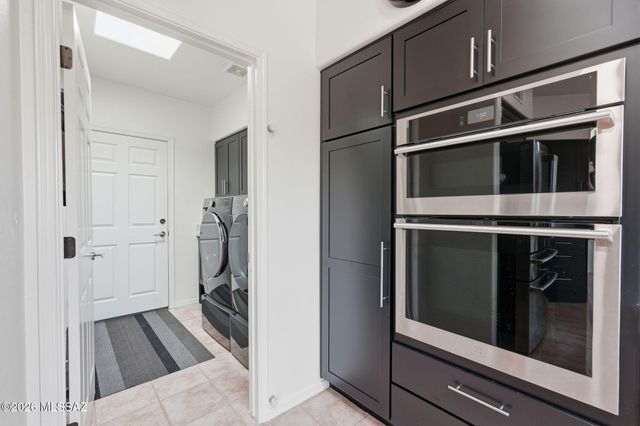 1097 W Corte Del Pintor, Green Valley, AZ 85614