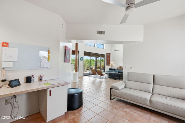 1097 W Corte Del Pintor, Green Valley, AZ 85614