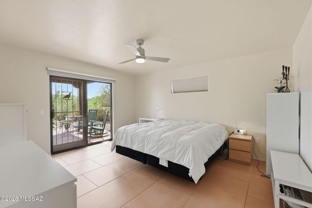 1097 W Corte Del Pintor, Green Valley, AZ 85614