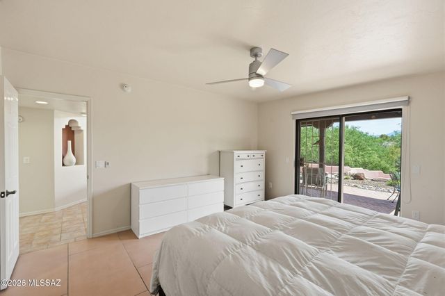 1097 W Corte Del Pintor, Green Valley, AZ 85614