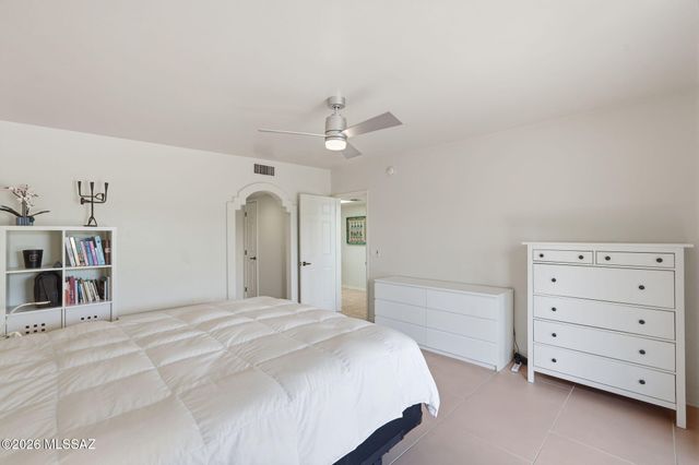 1097 W Corte Del Pintor, Green Valley, AZ 85614