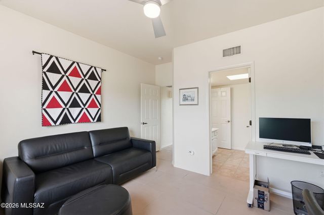 1097 W Corte Del Pintor, Green Valley, AZ 85614