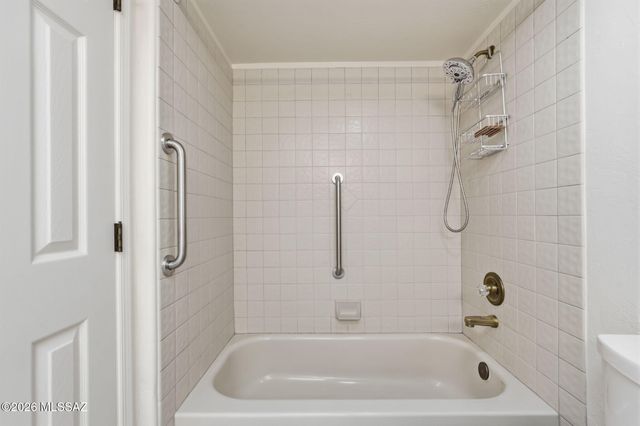 1097 W Corte Del Pintor, Green Valley, AZ 85614