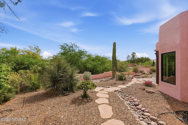 1097 W Corte Del Pintor, Green Valley, AZ 85614