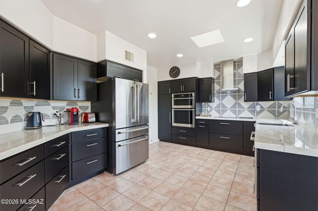 1097 W Corte Del Pintor, Green Valley, AZ 85614