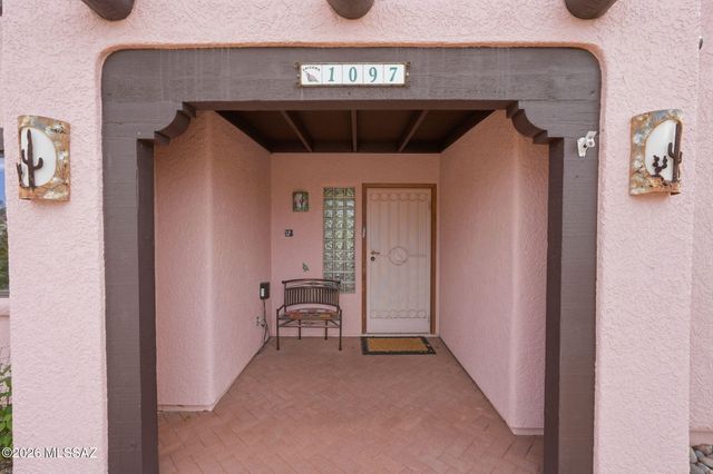 1097 W Corte Del Pintor, Green Valley, AZ 85614