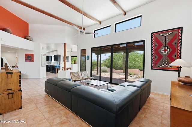 1097 W Corte Del Pintor, Green Valley, AZ 85614