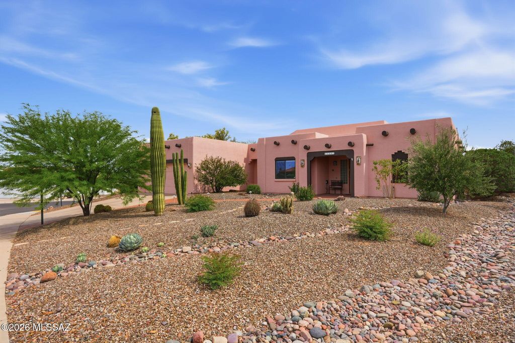 1097 W Corte Del Pintor, Green Valley, AZ 85614
