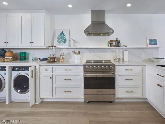 255 2nd AVE S 6, Naples, FL 34102