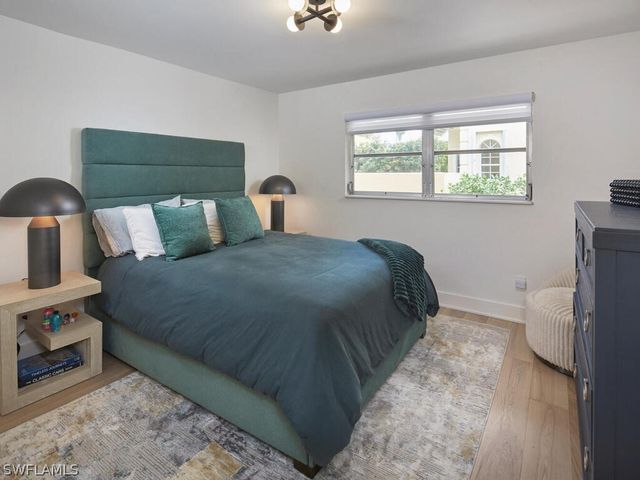 255 2nd AVE S 6, Naples, FL 34102