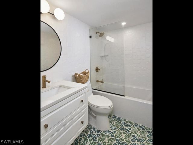 255 2nd AVE S 6, Naples, FL 34102