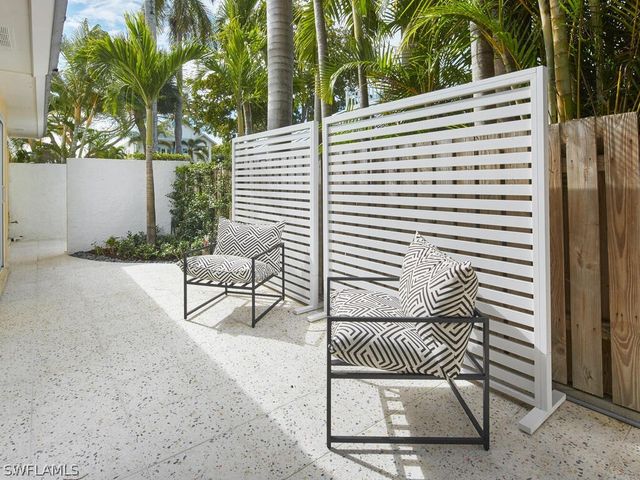 255 2nd AVE S 6, Naples, FL 34102