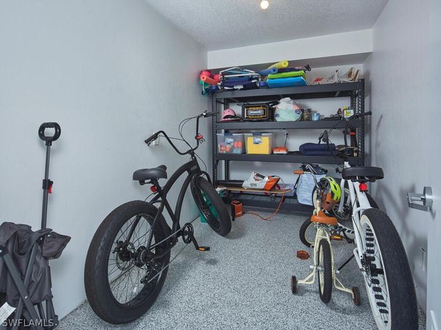 255 2nd AVE S 6, Naples, FL 34102