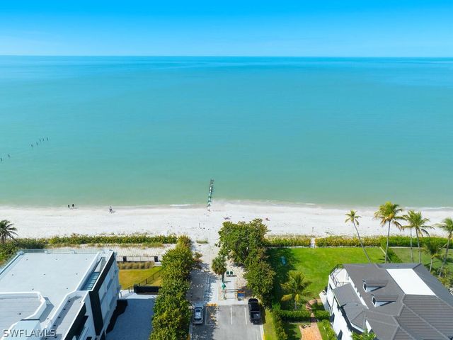 255 2nd AVE S 6, Naples, FL 34102