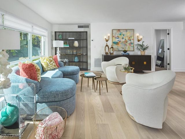 255 2nd AVE S 6, Naples, FL 34102