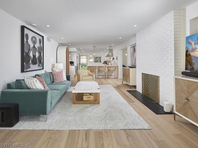 255 2nd AVE S 6, Naples, FL 34102