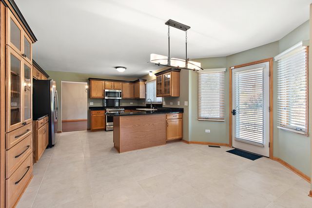 17915 Crooked Creek Court, Orland Park, IL 60467