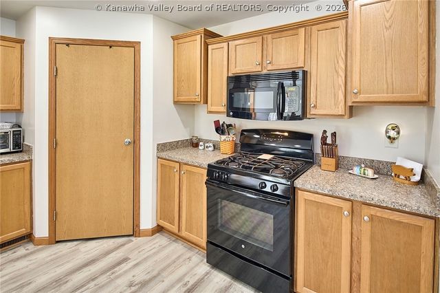 965 McComas Branch Road, Milton, WV 25541