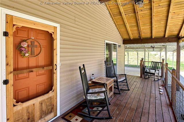 965 McComas Branch Road, Milton, WV 25541