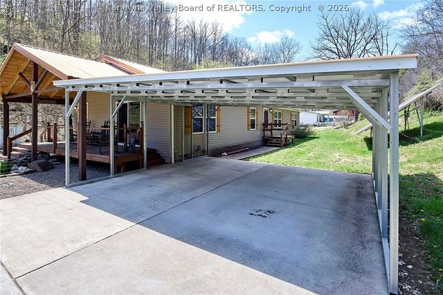 965 McComas Branch Road, Milton, WV 25541