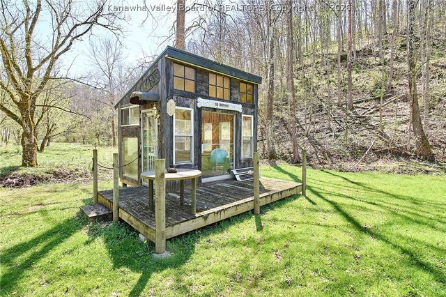 965 McComas Branch Road, Milton, WV 25541