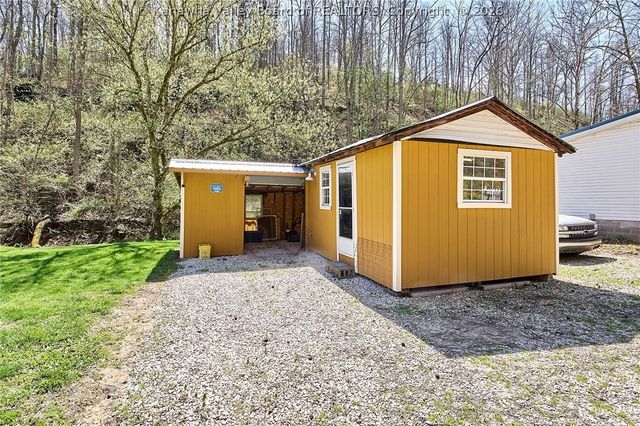 965 McComas Branch Road, Milton, WV 25541
