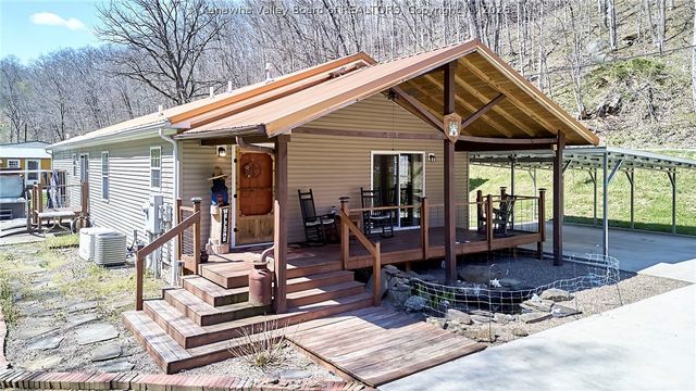 965 McComas Branch Road, Milton, WV 25541