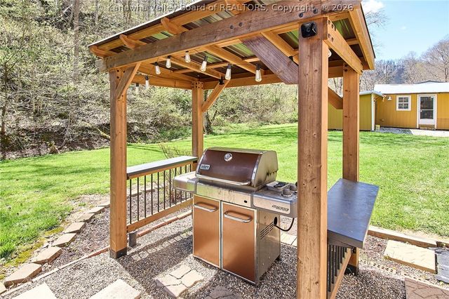 965 McComas Branch Road, Milton, WV 25541