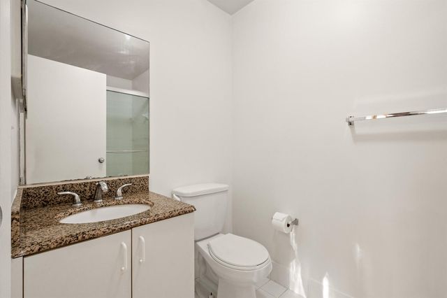 6960 SW 39th E205, Davie, FL 33314