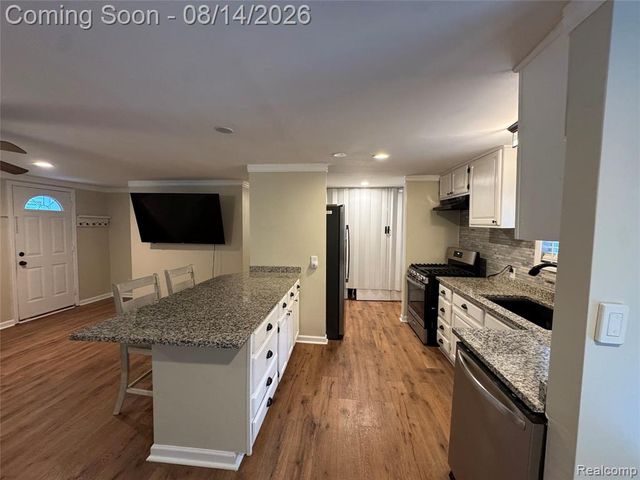 28747 West Road, New Boston, MI 48164