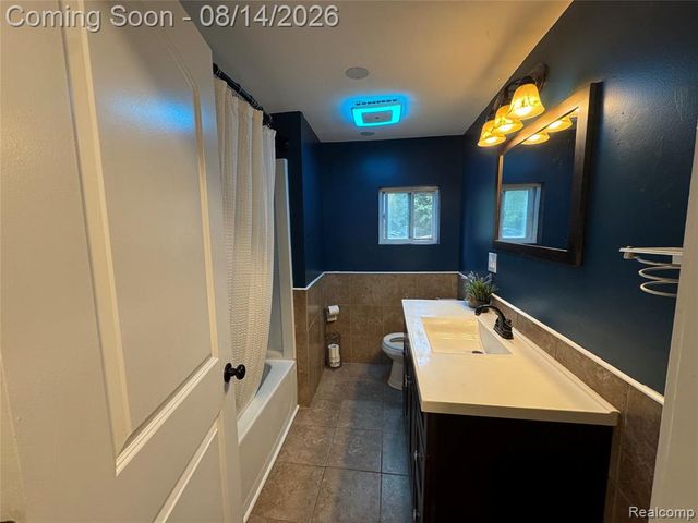 28747 West Road, New Boston, MI 48164