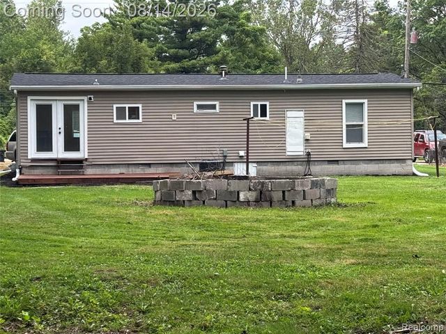 28747 West Road, New Boston, MI 48164