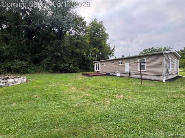 28747 West Road, New Boston, MI 48164