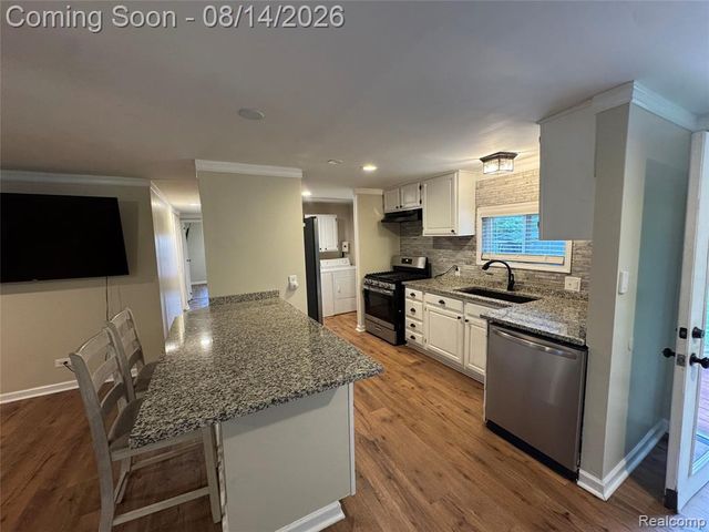 28747 West Road, New Boston, MI 48164