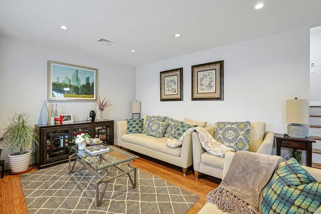 40 Sherwood Drive, Nanuet, NY 10954