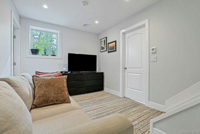 40 Sherwood Drive, Nanuet, NY 10954