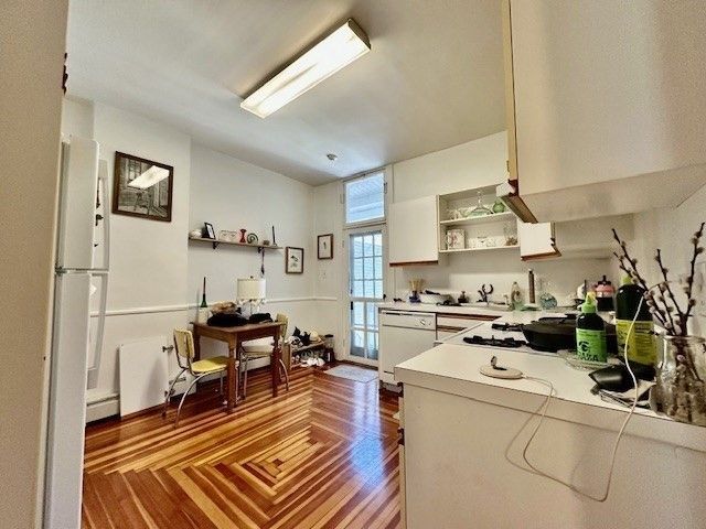 305 Cabot St. 4, Newton, MA 02460