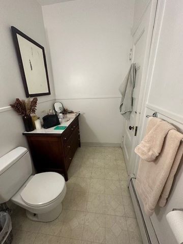 305 Cabot St. 4, Newton, MA 02460