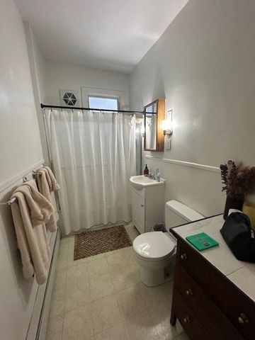 305 Cabot St. 4, Newton, MA 02460