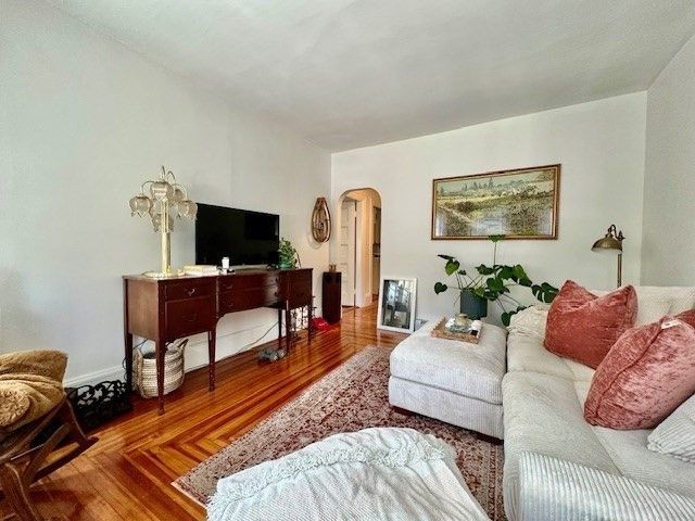 305 Cabot St. 4, Newton, MA 02460